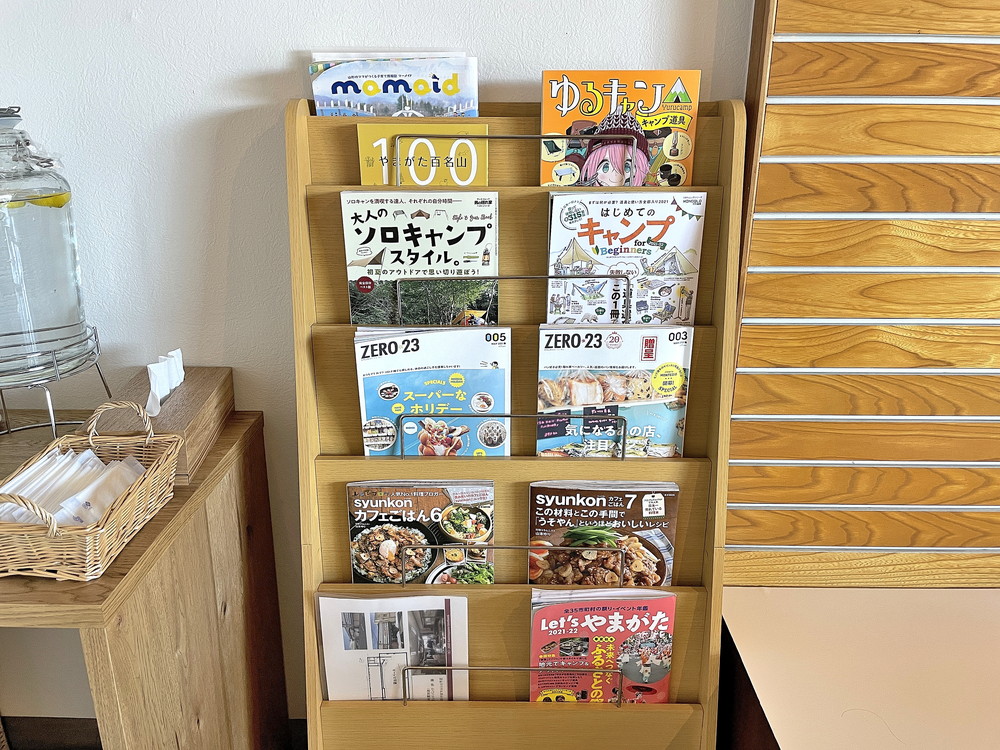 はらっぱ-店内-雑誌