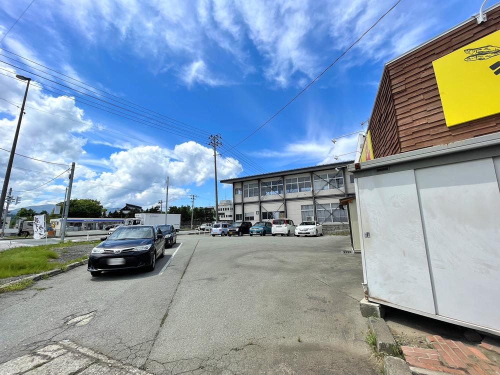 煮干し屋シンチャンラーメン極-駐車場