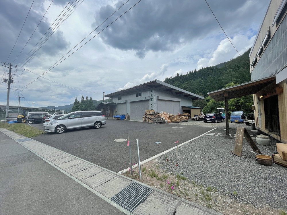 発酵素材-駐車場