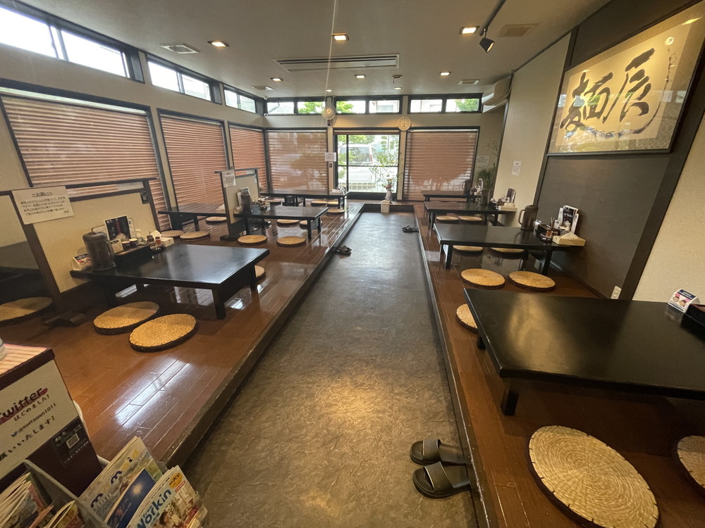 麺辰-店内の様子1
