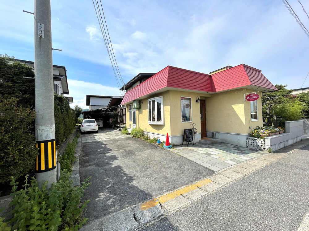 ボンクール-駐車場