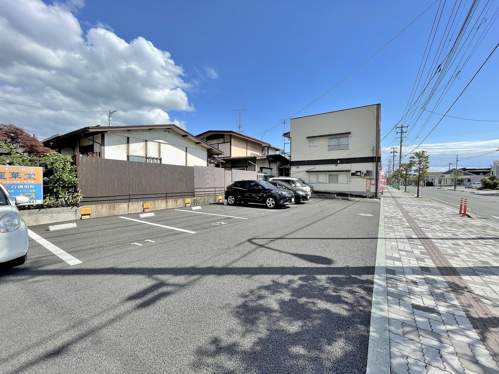 プリンセス-駐車場②