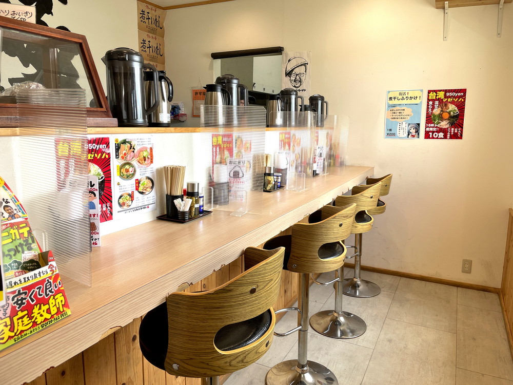 煮干し屋シンチャンラーメン極-店内の様子3