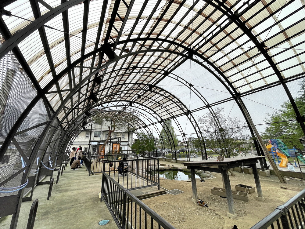 河北町児童動物園-放鳥舎