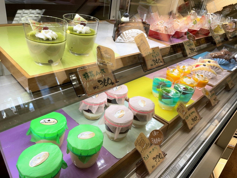 御菓子処-蝶谷-店内の和洋菓子4