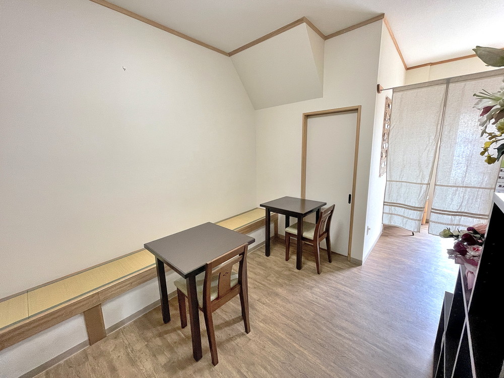 わらび-イートインスペース