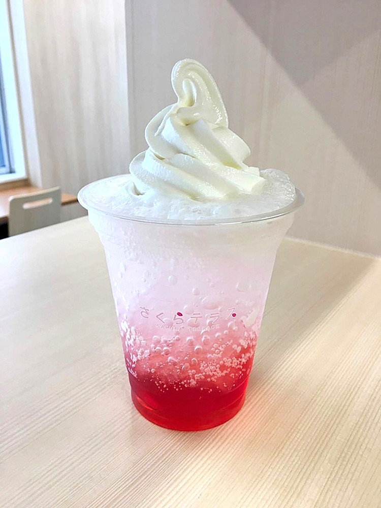さくらんぼクリームソーダ