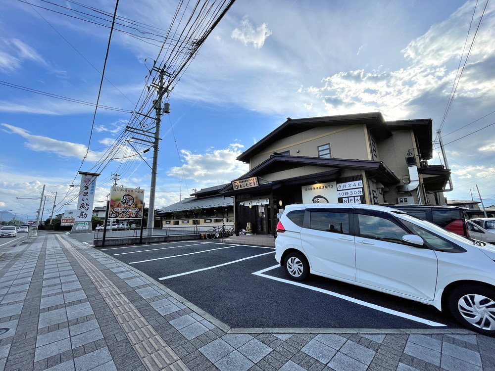 あじむどり-駐車場
