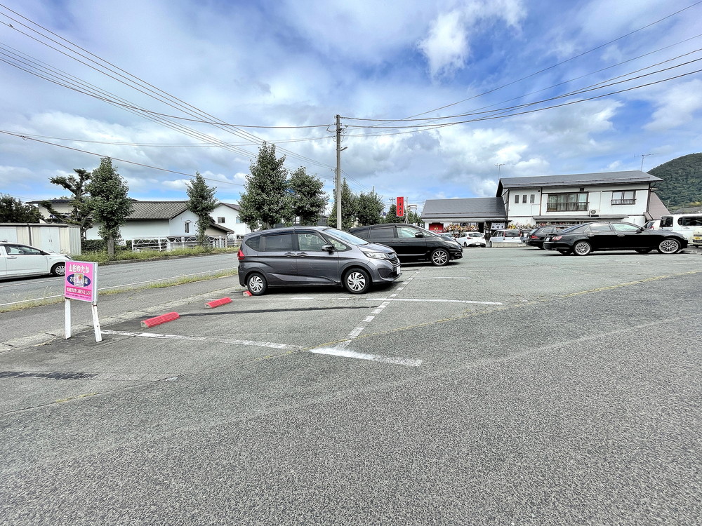 林商店-駐車場②
