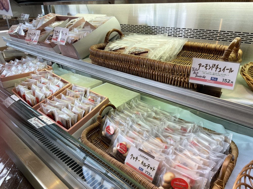 和洋菓子十一屋-店内-お菓子売り場3