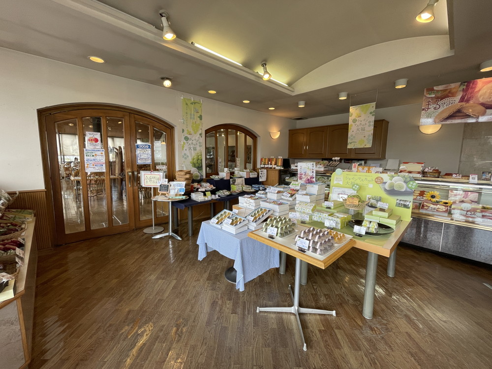 和洋菓子十一屋-店内-お菓子売り場1