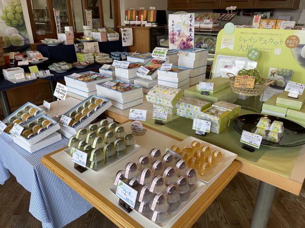 和洋菓子十一屋-店内-お菓子売り場3