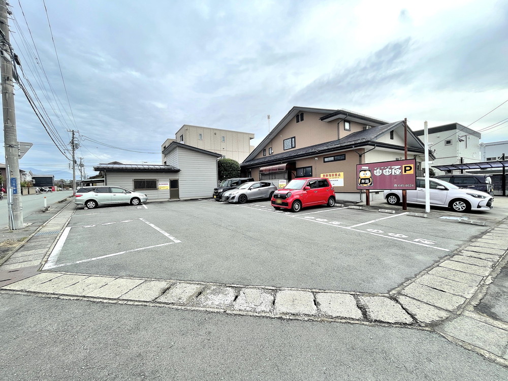番番屋-駐車場