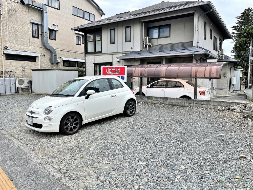 シャルマン-駐車場