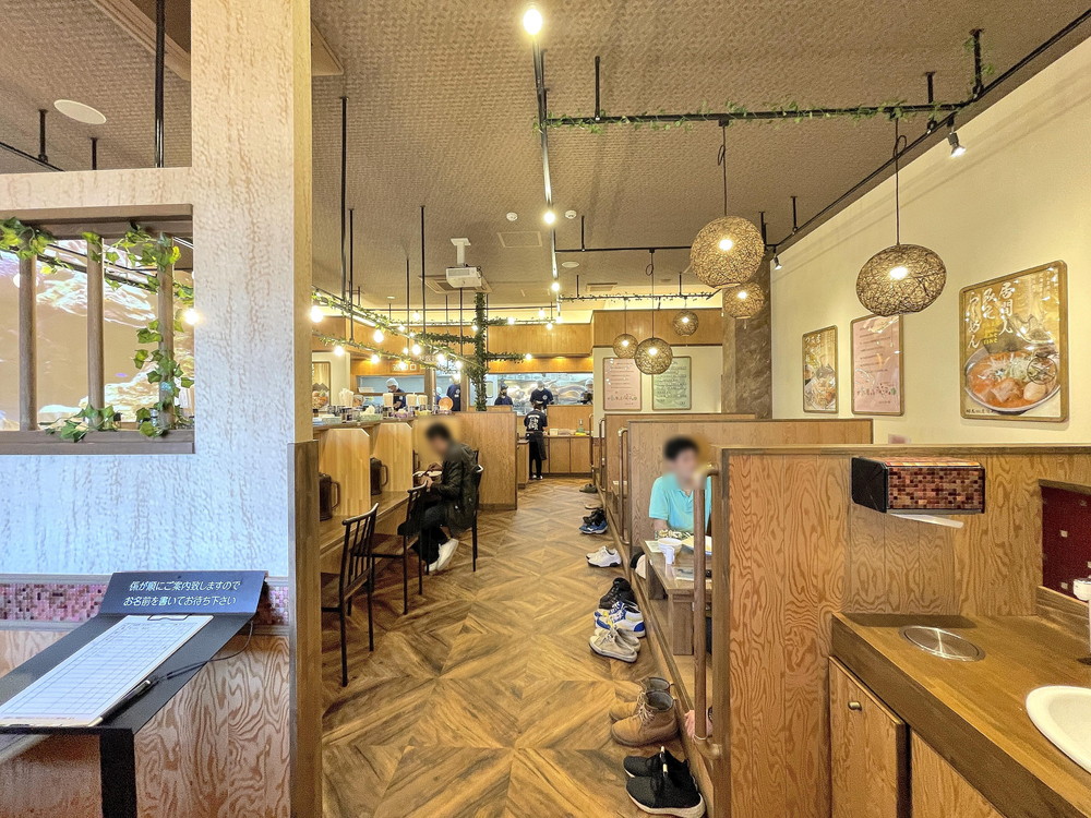 麵屋初志居間人-店内①