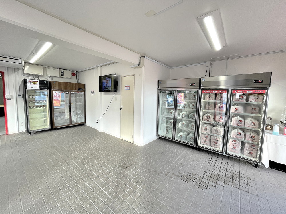 中華美食屋-餃子無人販売所-店内①