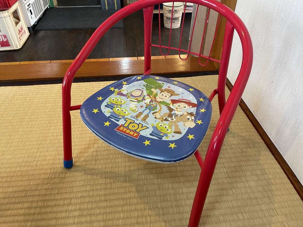 拉麺ひなた-子ども用イス