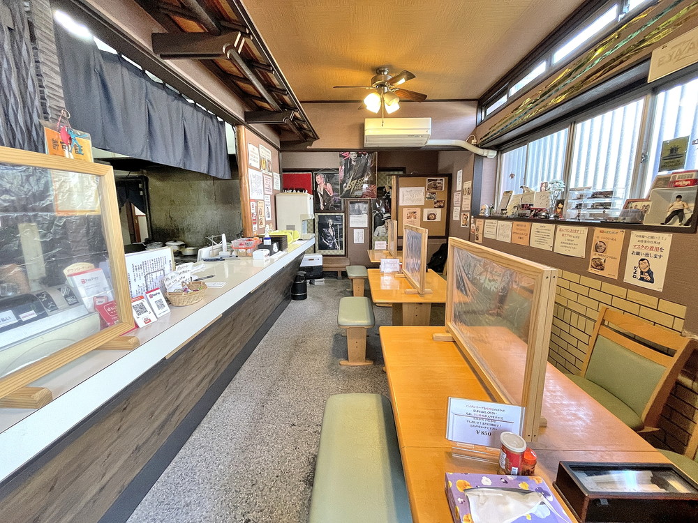 麵屋はやさか-店内①