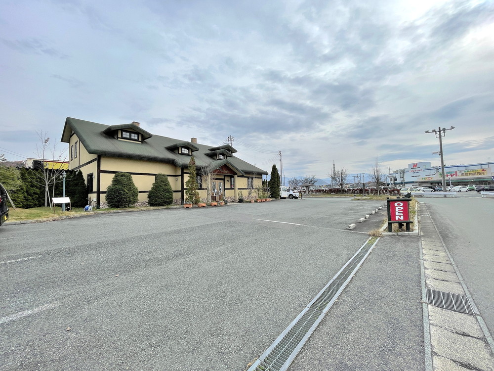 山形旬菓詩武田-駐車場