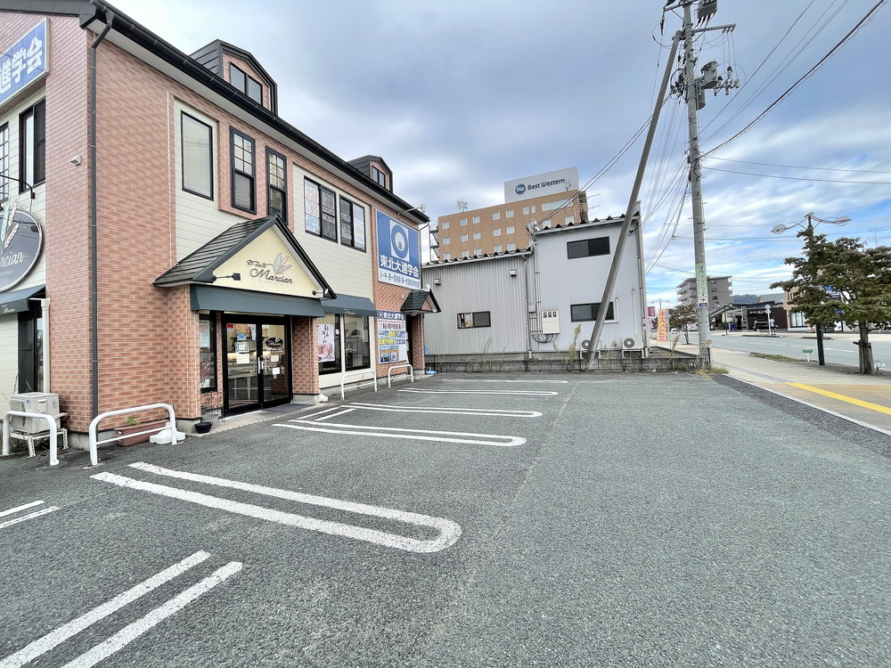 ドリーテマルシャン-駐車場