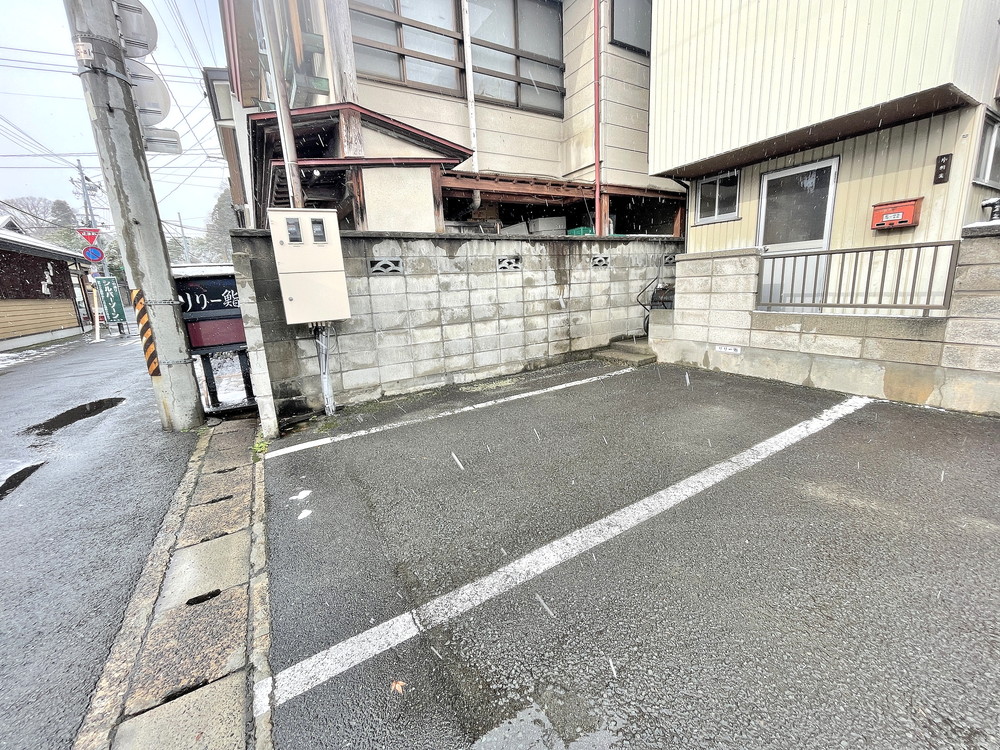 リリー鮨-駐車場①