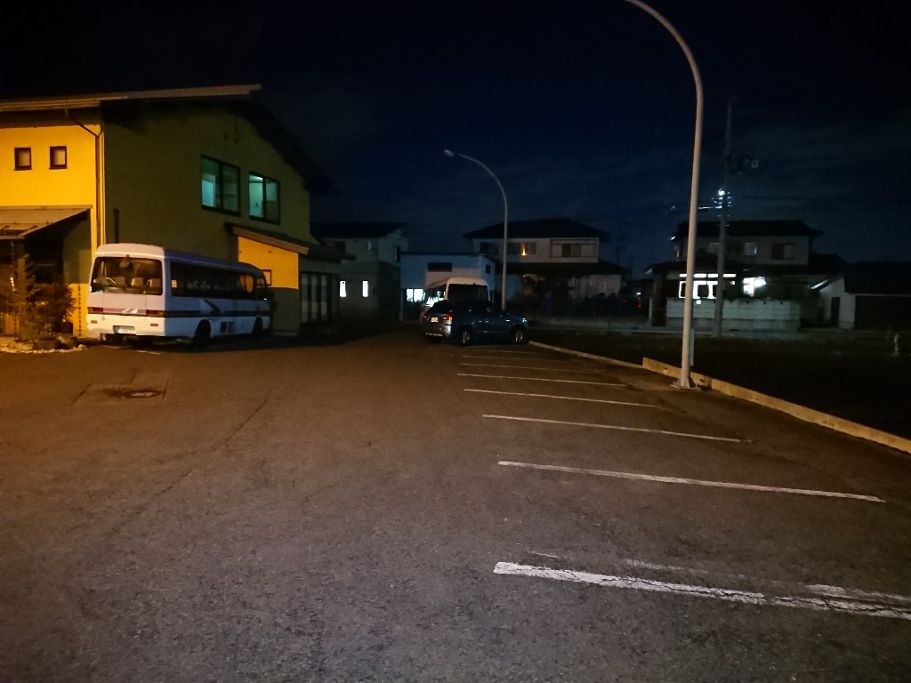 与右ェ門亭　駐車場