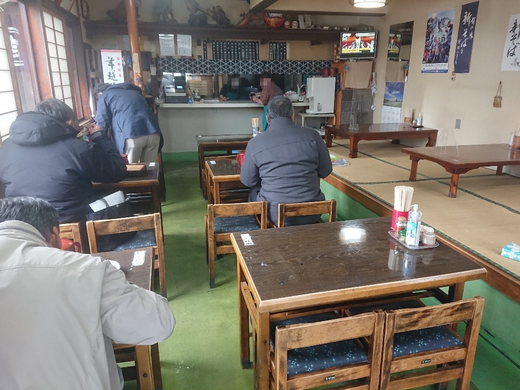 そばのまるごまるご店内