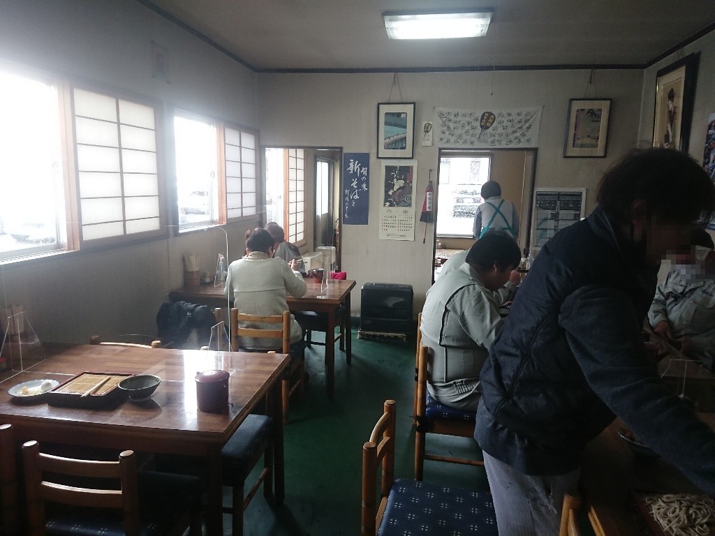 そばのまるごまるご店内