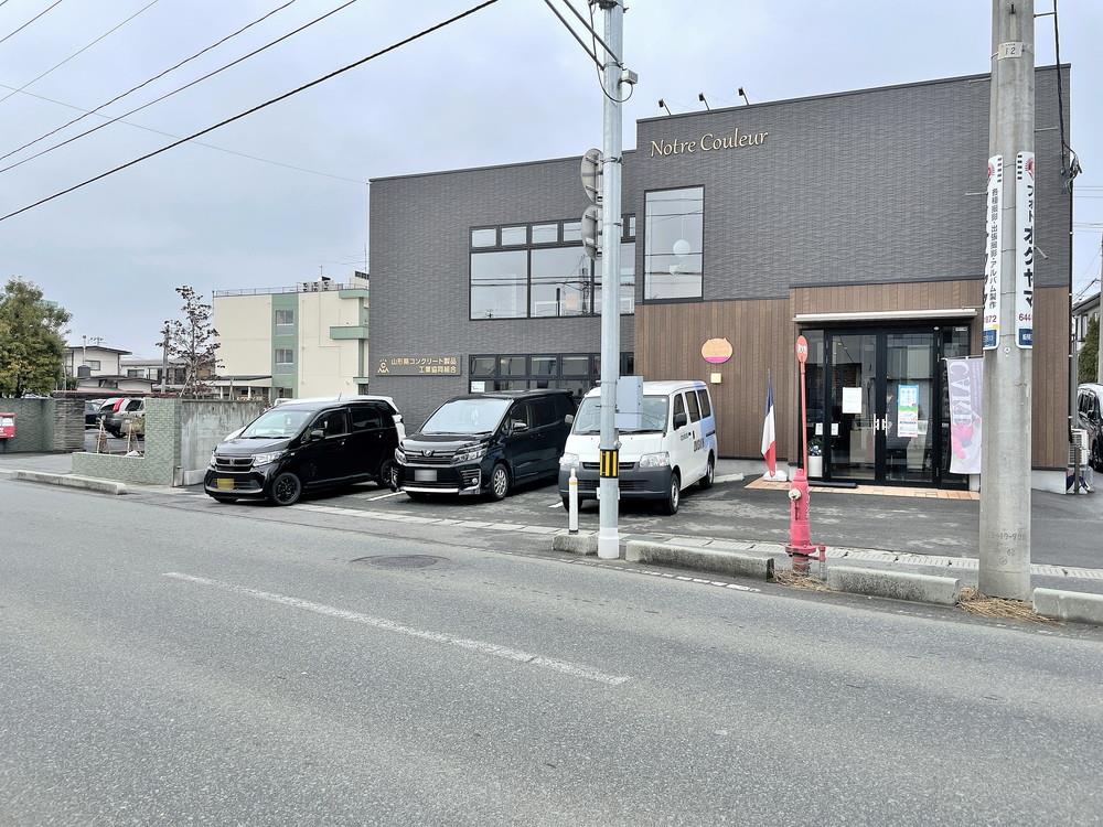 ノートルクルール-駐車場