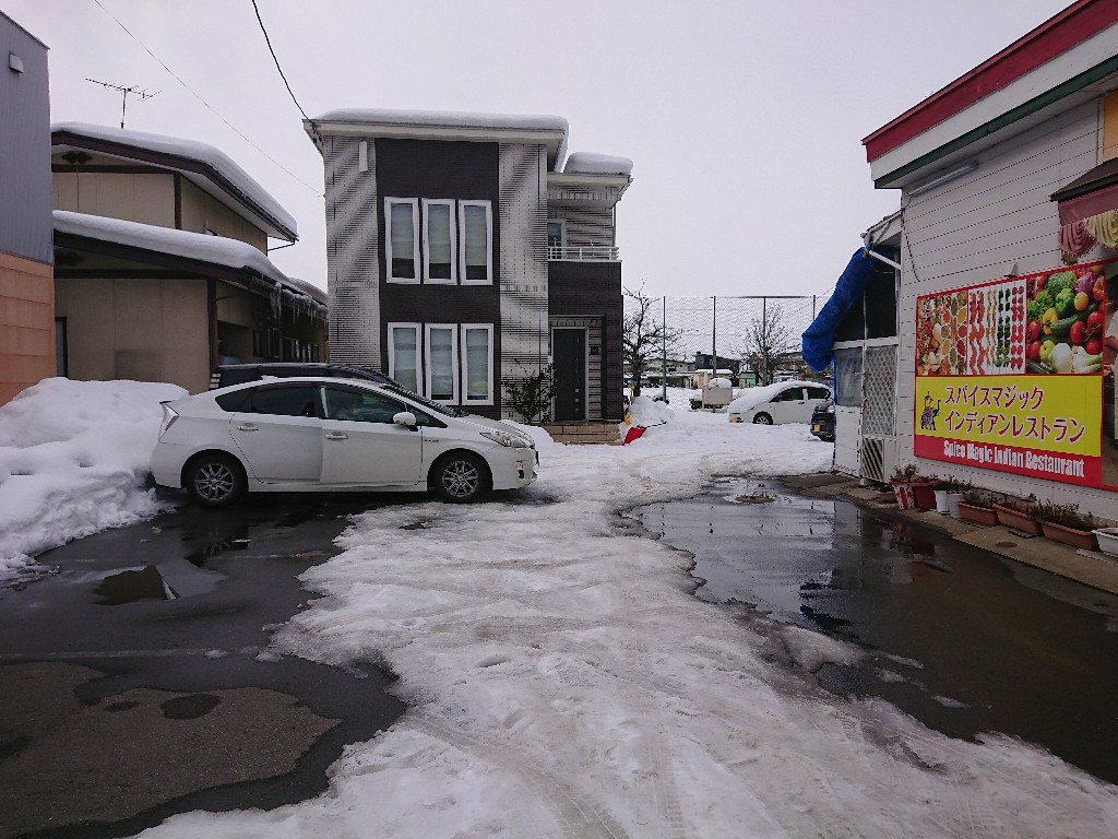 スパイスマジック駐車場_copy_1024x768