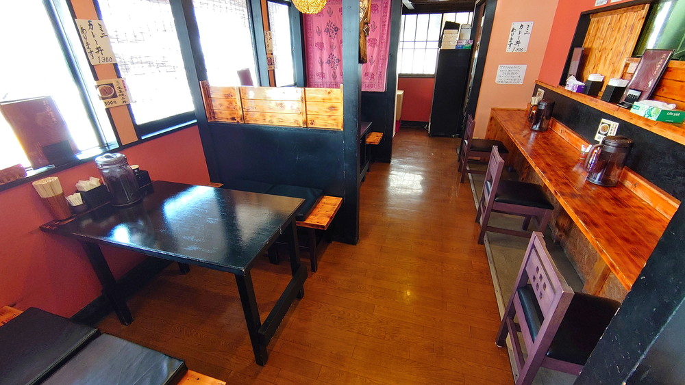 らーめん富神-店内2