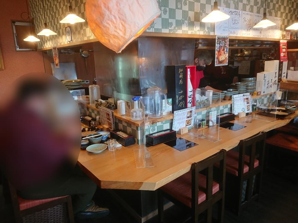 つんつるてん店内3