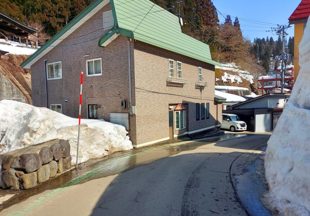 銀山温泉ーバス停から銀山温泉街まで3