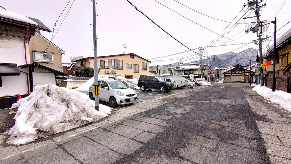鮮魚かねに-駐車場