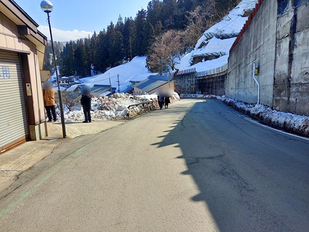 銀山温泉ーバス停から銀山温泉街まで1