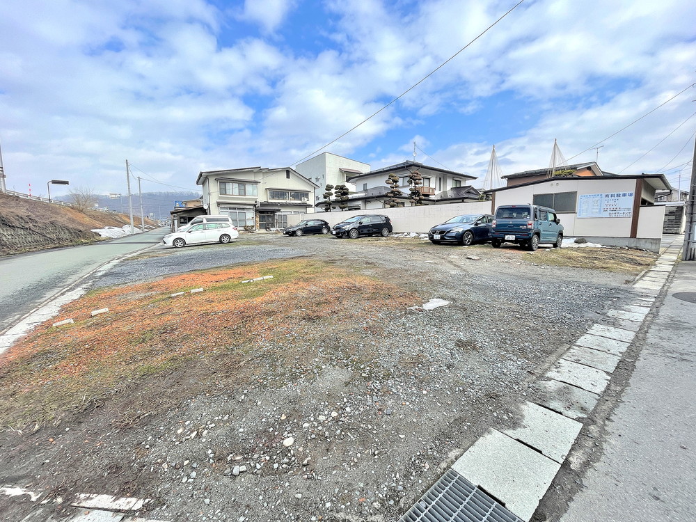 コーヒーレストラン真理-駐車場②