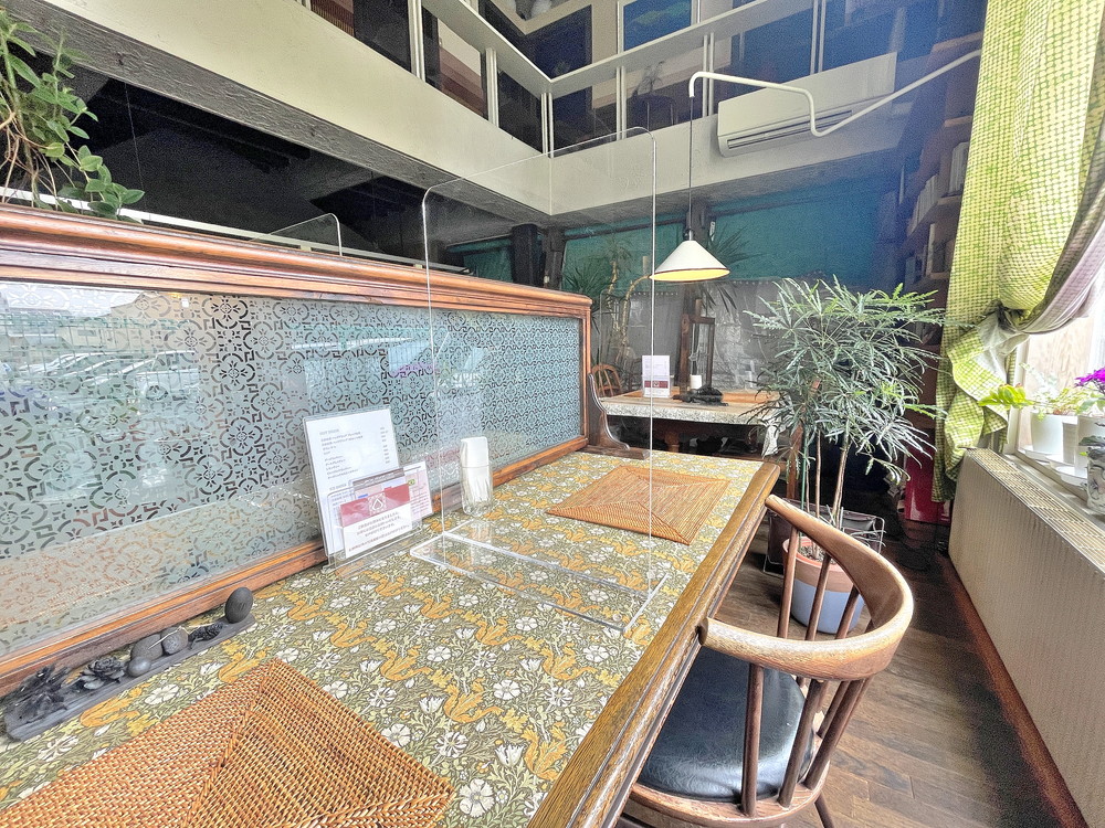 コーヒーレストラン真理-店内①