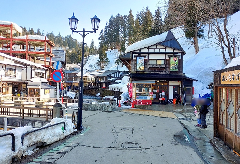 銀山温泉ーバス停から銀山温泉街まで4