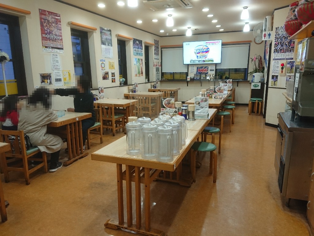 金ちゃんラーメン城西店店内１_copy_1024x768