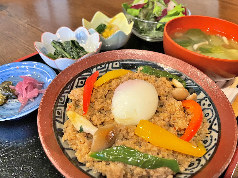 ちゃいはな-彩り豚そぼろ丼②