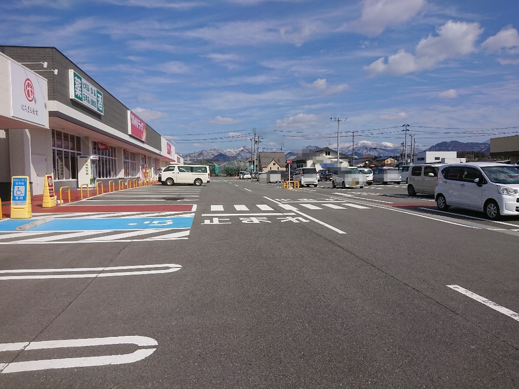 はちまる食堂駐車場_copy_1024x768