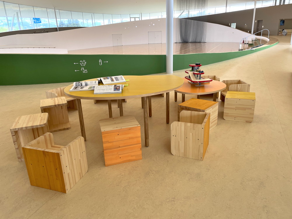 コパル-たいいくかん-図書コーナー1