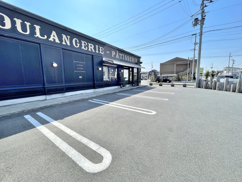 ブーランジェリータナカ-駐車場