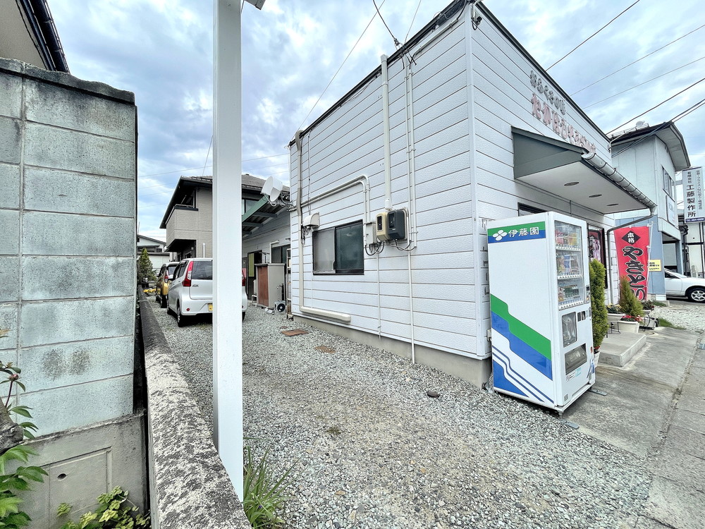 たかはしそうざい店-駐車場