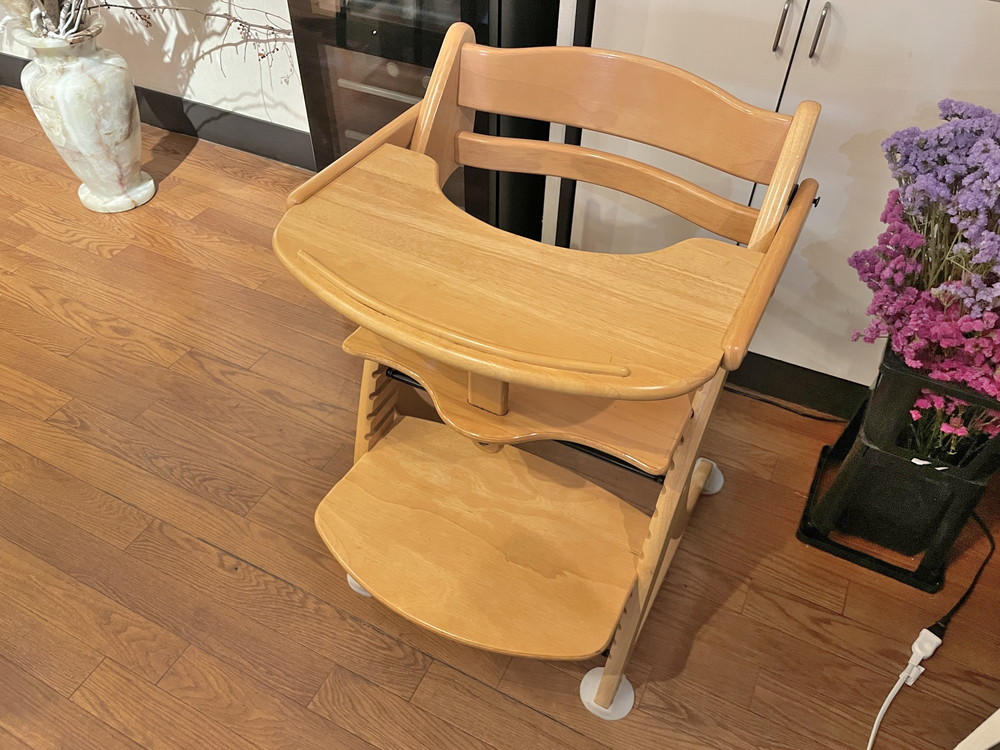 西洋料理TANAKA-子ども用イス