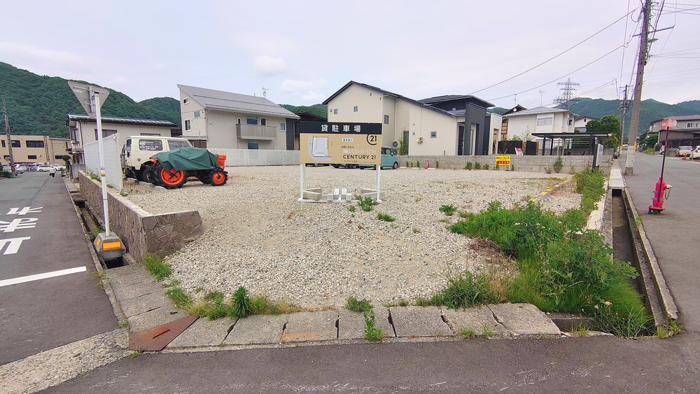 寅真ラーメン-駐車場3