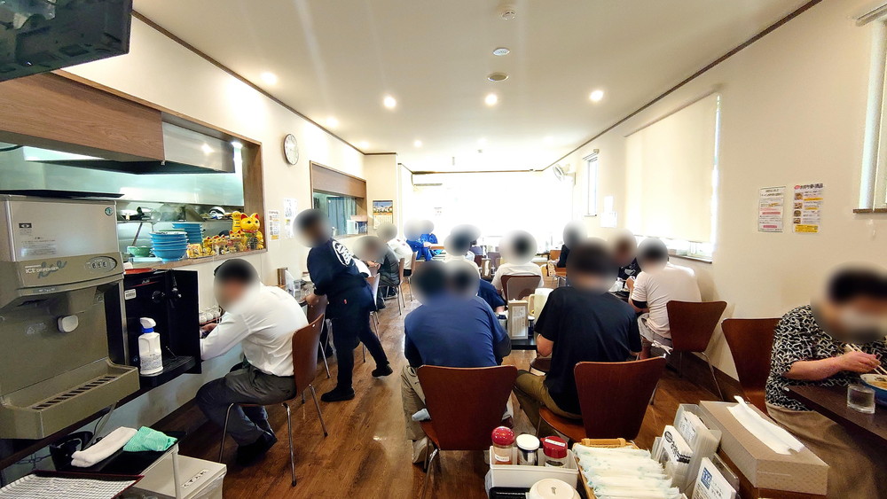 寅真ラーメン-店内2