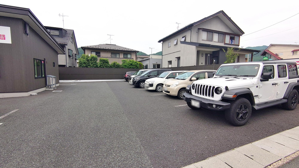 寅真ラーメン-駐車場2