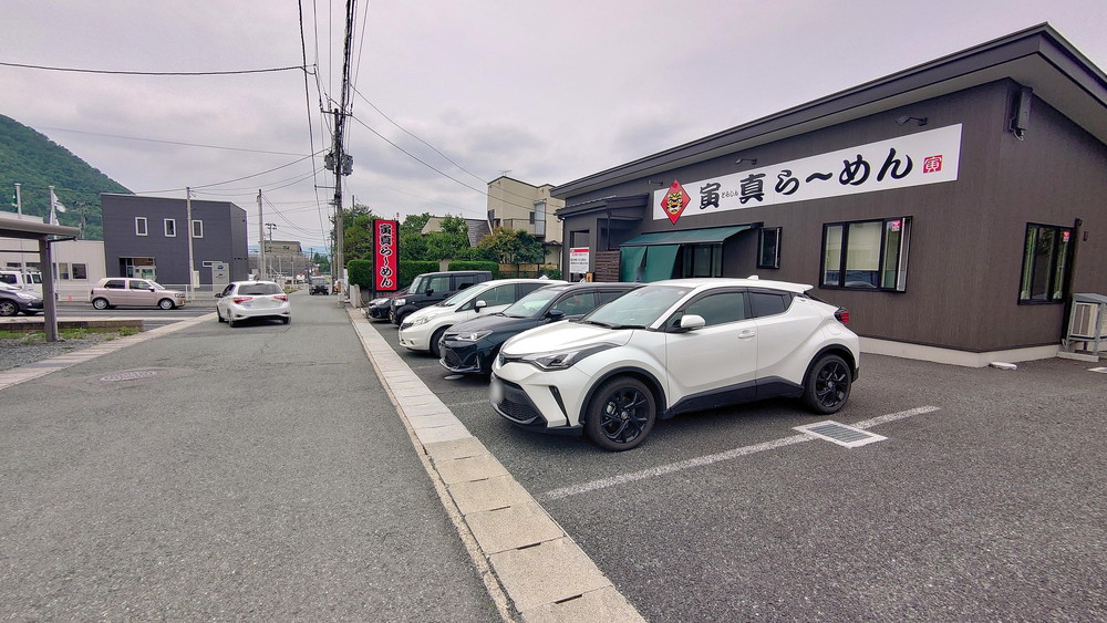 寅真ラーメン-駐車場1