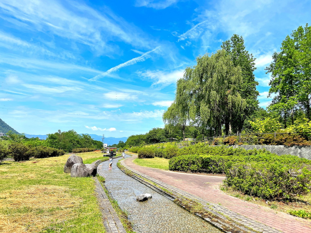 馬見ヶ崎川-釈迦堂河畔広場-水遊び1